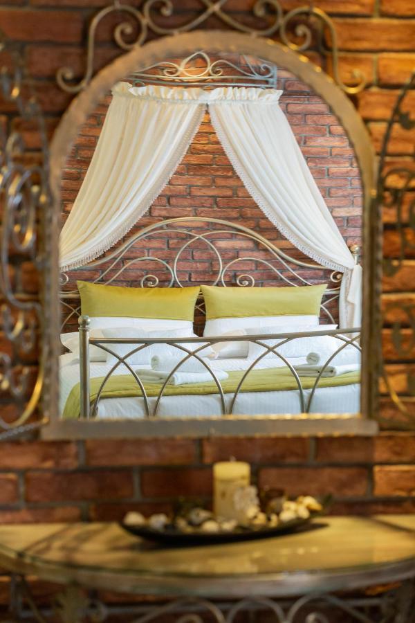 Maria'S Boutique Rooms Corinth Room photo
