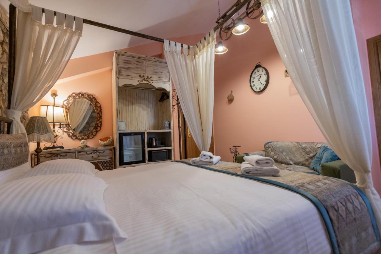 Maria'S Boutique Rooms Corinth Room photo