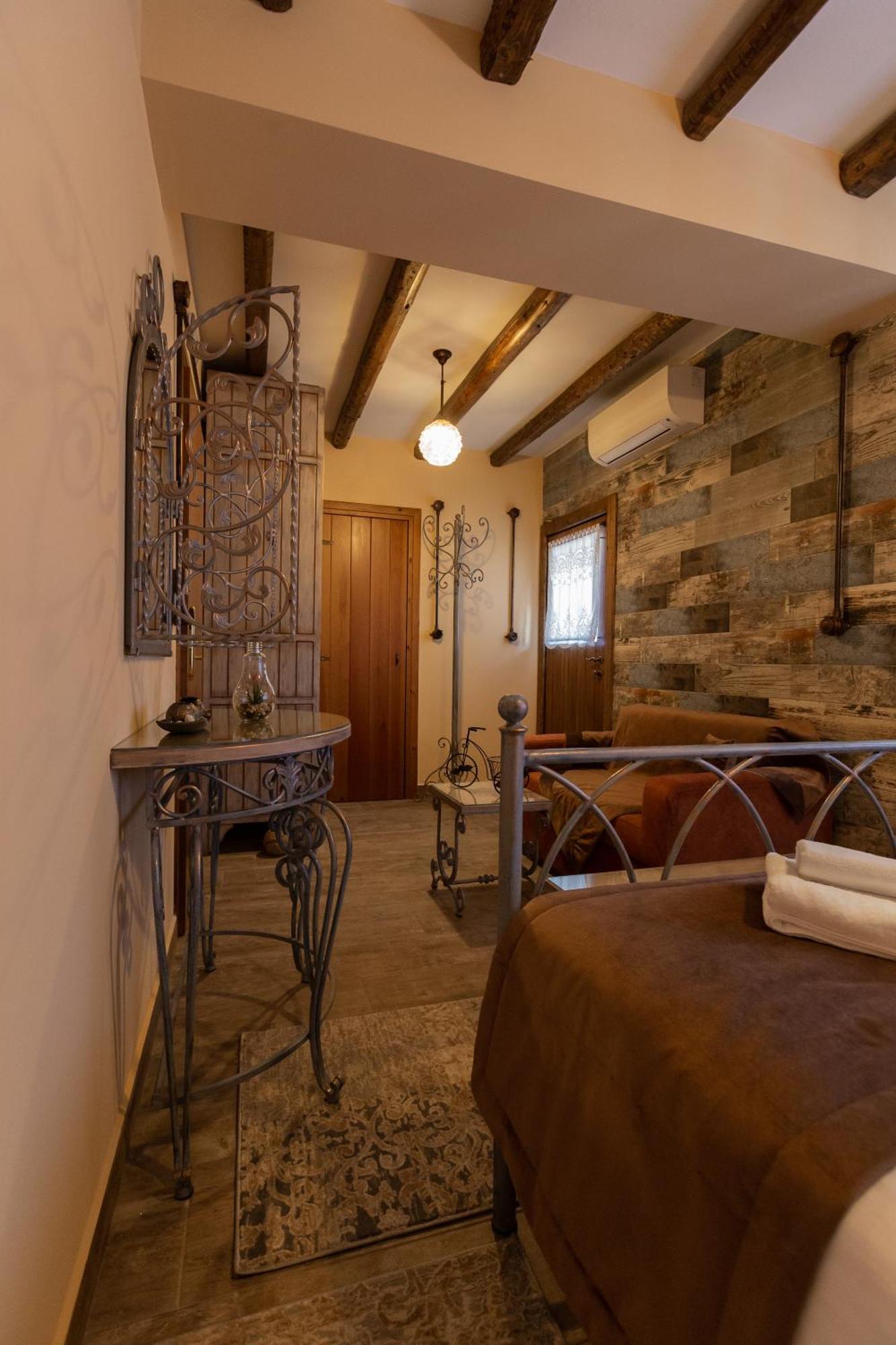 Maria'S Boutique Rooms Corinth Room photo