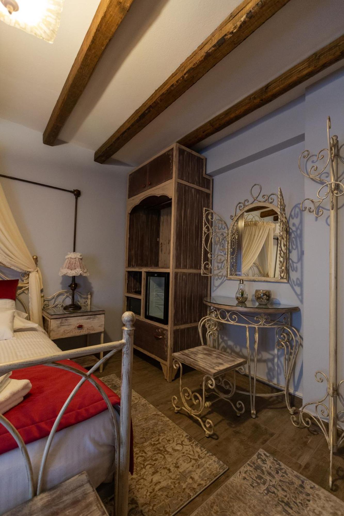 Maria'S Boutique Rooms Corinth Room photo