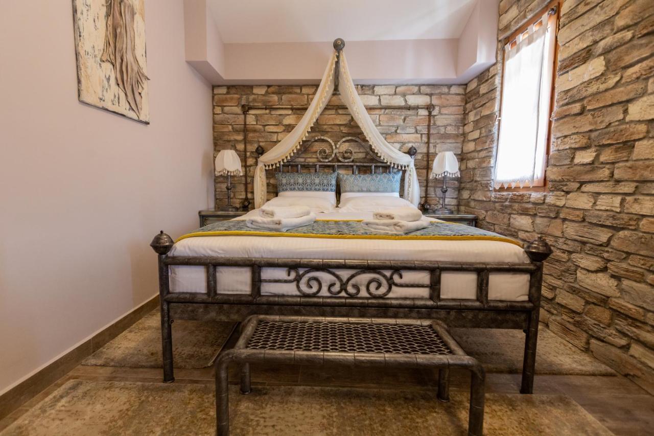 Maria'S Boutique Rooms Corinth Exterior photo