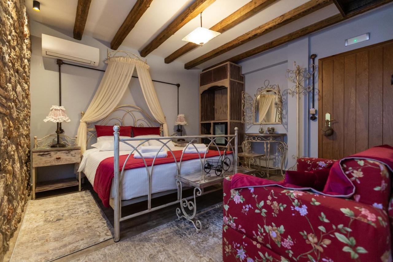 Maria'S Boutique Rooms Corinth Exterior photo