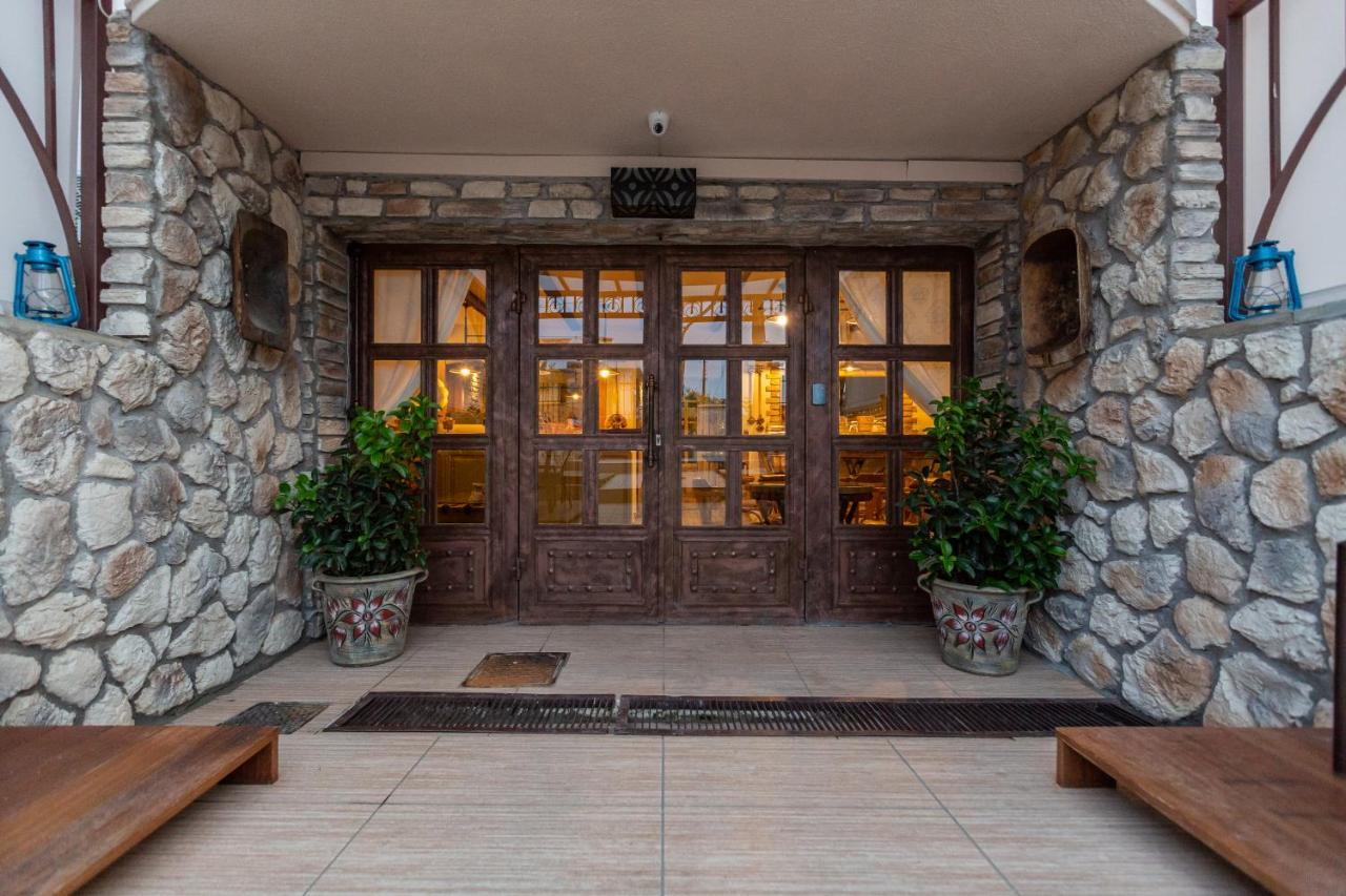 Maria'S Boutique Rooms Corinth Exterior photo